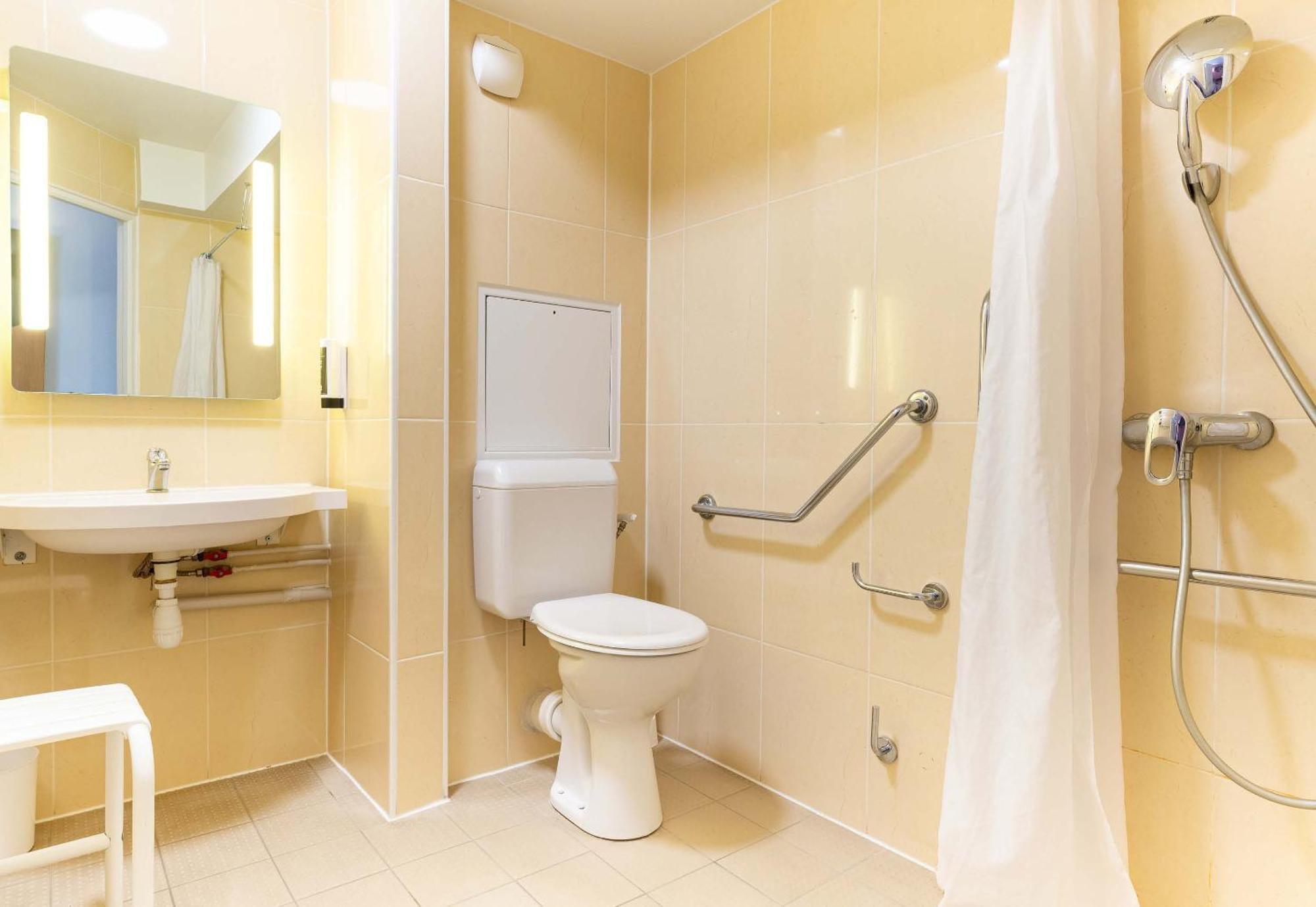 B&B HOTEL Nantes Aéroport Bouguenais Esterno foto
